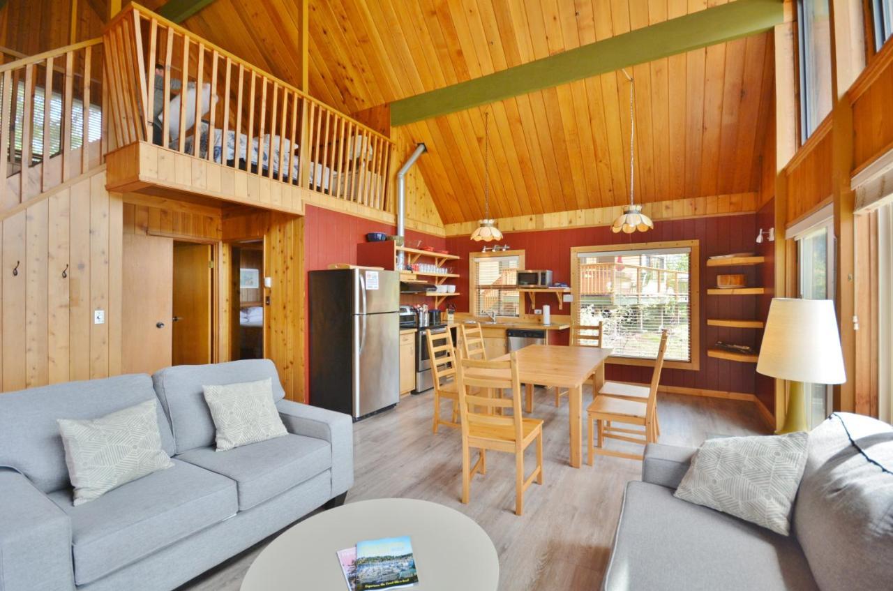 Pender Harbour Resort & Marina Garden Bay エクステリア 写真