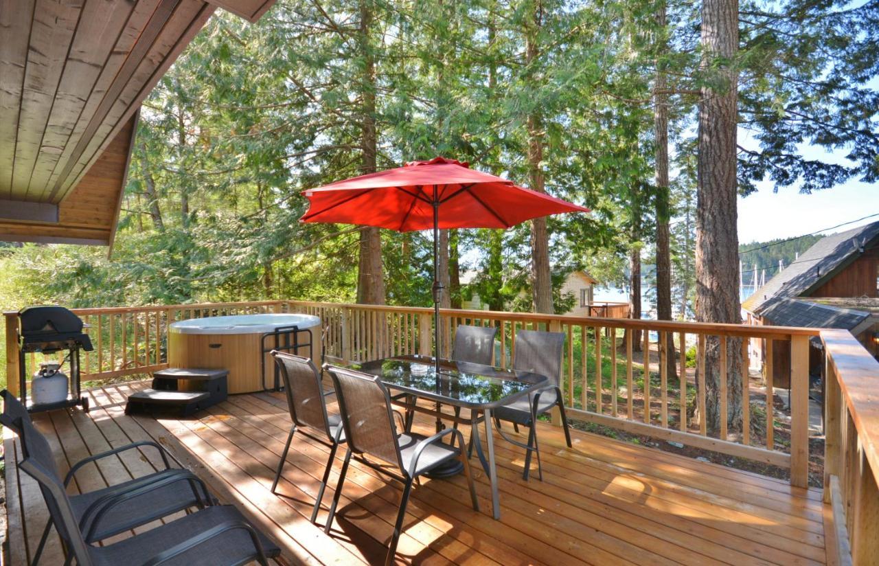 Pender Harbour Resort & Marina Garden Bay エクステリア 写真