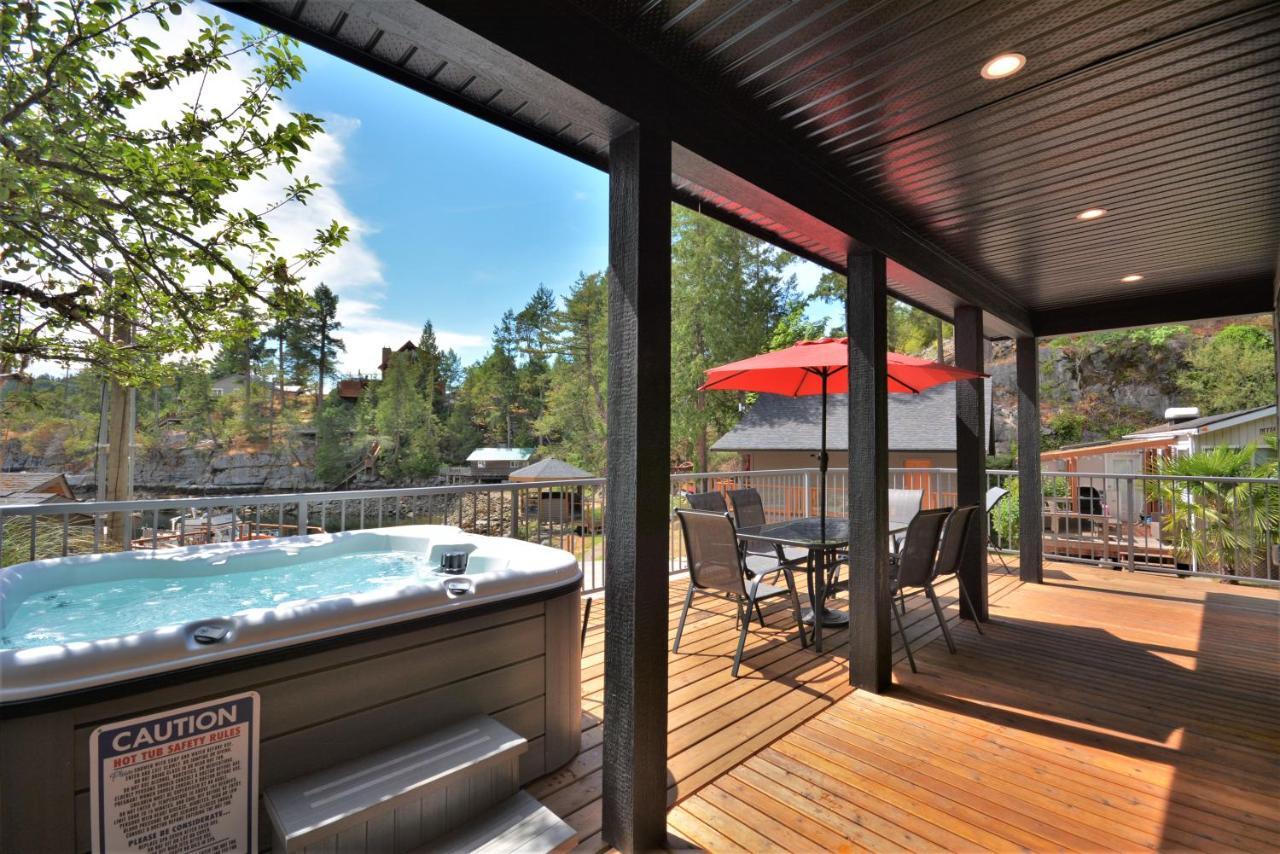 Pender Harbour Resort & Marina Garden Bay エクステリア 写真