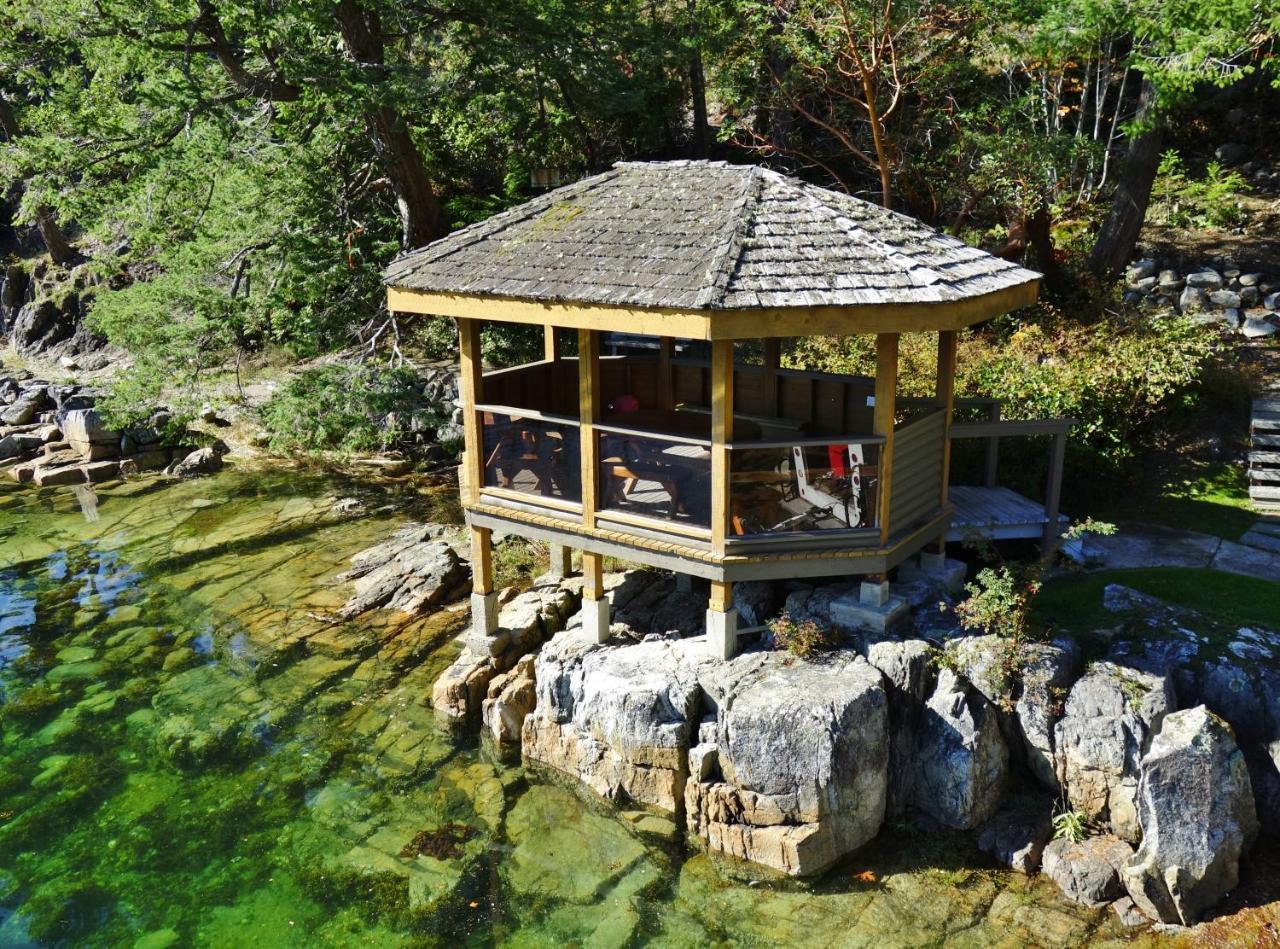 Pender Harbour Resort & Marina Garden Bay エクステリア 写真