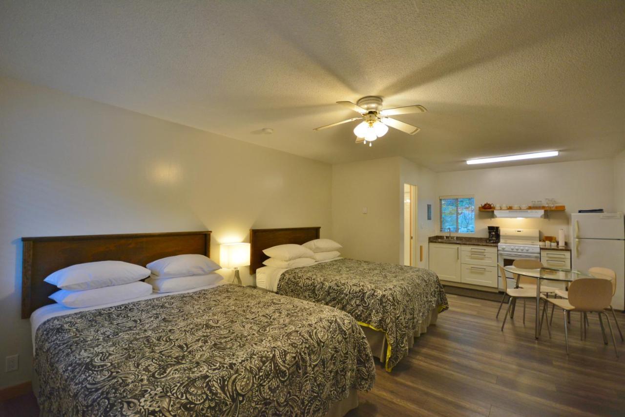 Pender Harbour Resort & Marina Garden Bay エクステリア 写真
